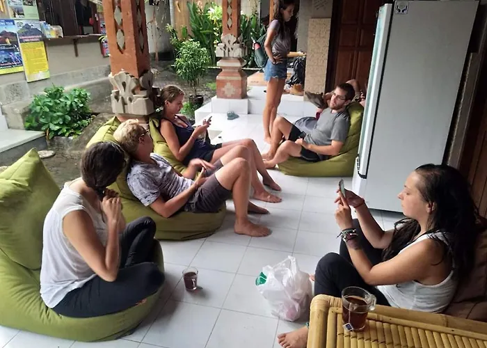 Gogo Backpackers House Hostal *