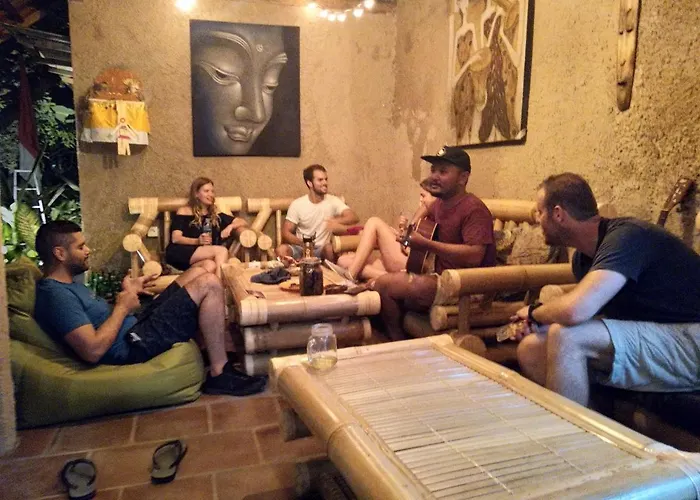 Hostal Gogo Backpackers House *