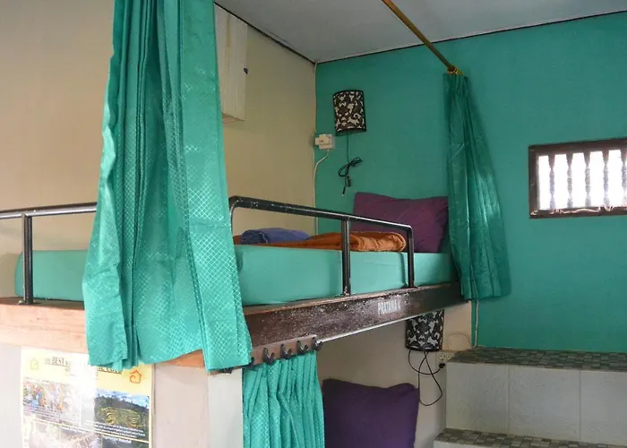 Gogo Backpackers House *